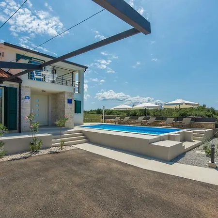 Billy With Private Pool * Labinci